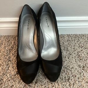 Black Tahari Size 9 Heels